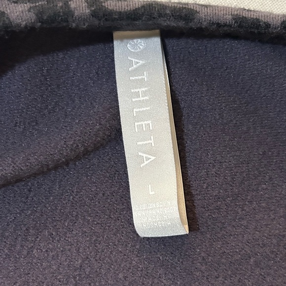 Athleta Pure Lux Sweatshirt Size M Leopard Gray Black Stretch - Picture 5 of 8